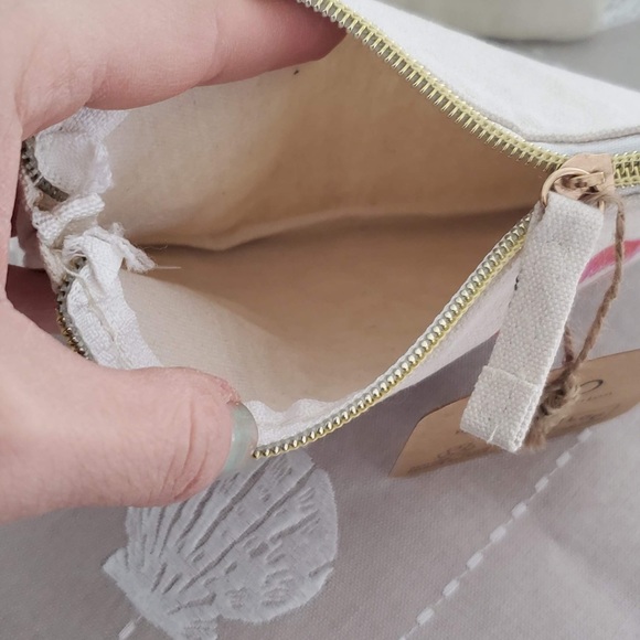 Mrs. Always Right pouch - Picture 4 of 7